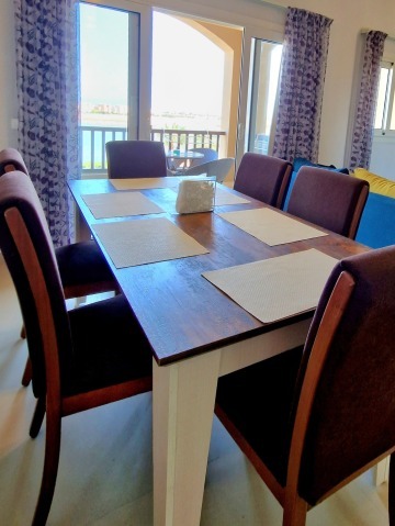 Dining table up to 6 persons