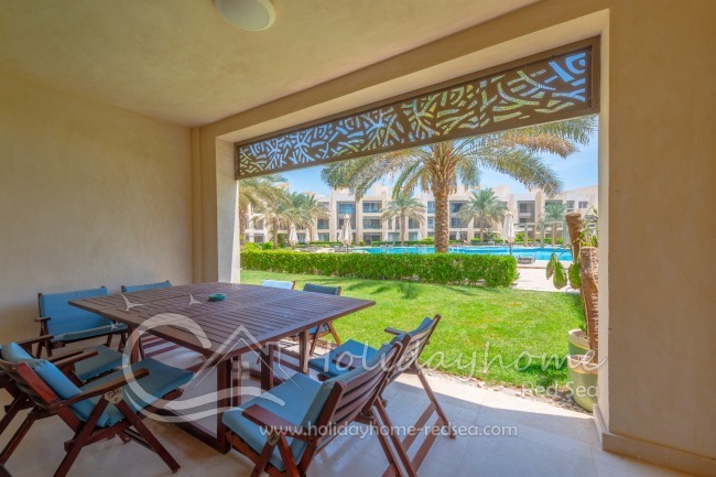 Terrace with sitting area and view to the pool