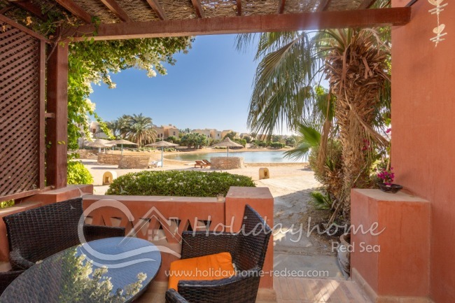 Cozy terrace with sitting area and access zu lagoon
