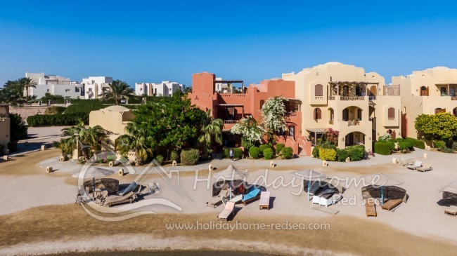 Sunbeds at the lagoon