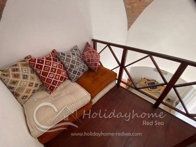 Sitting corner on the platform