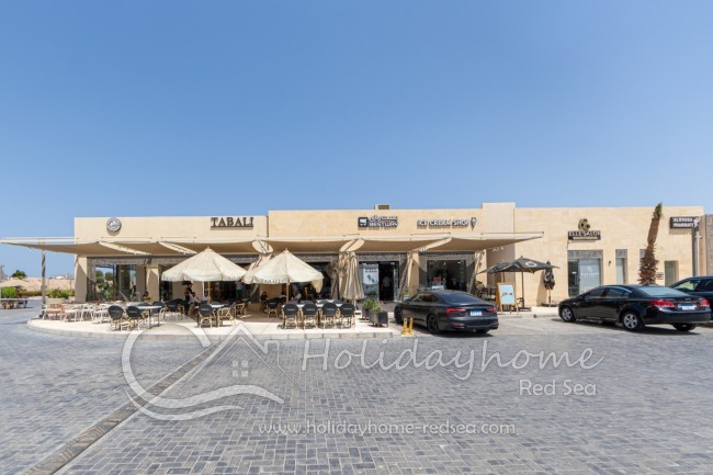 Supermarkt and Restaurants at Mangroovy 