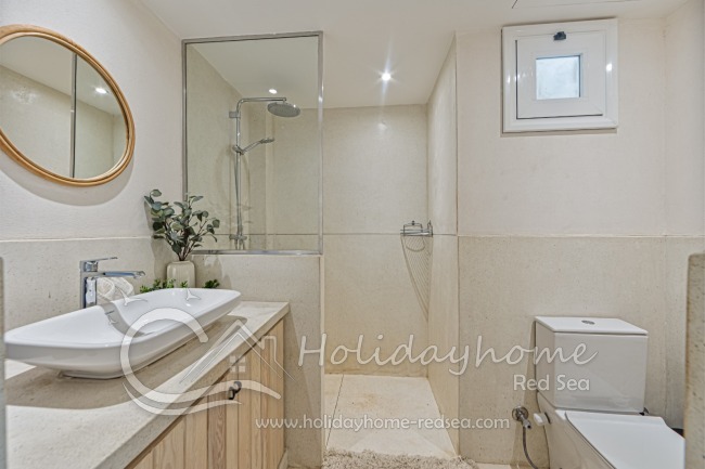 Beautiful, bright bathroom