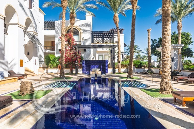 Pool area with oriental style