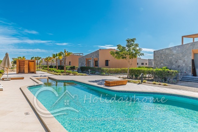 Pool with view to the holiday home