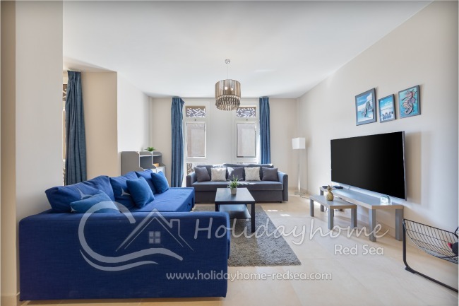 Beautiful, bright living room