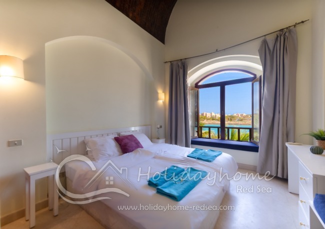 Bedroom 2 with double bed and beautiful lagoon view