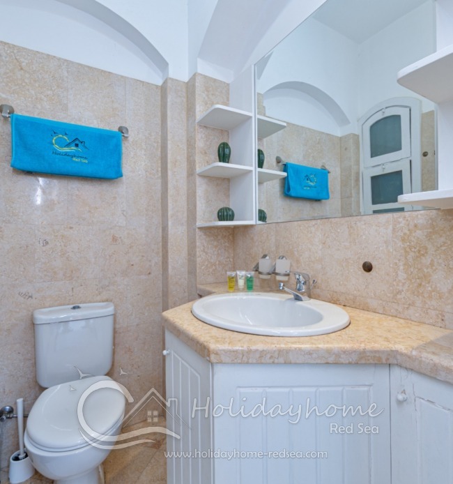 Bathroom 2 on the first floor

