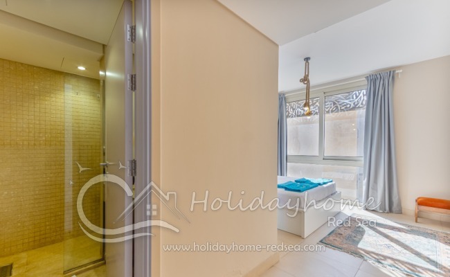 Bedroom with en-suite bathroom