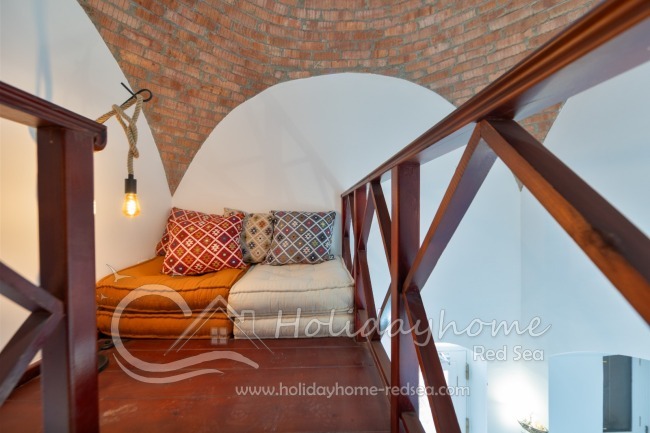 Sitting corner on the platform