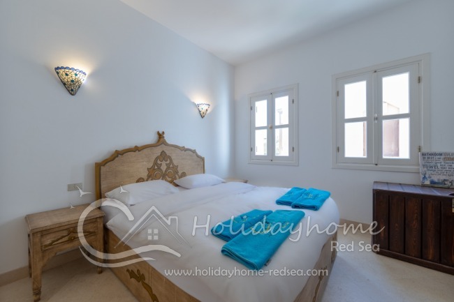 Bedroom with double bed