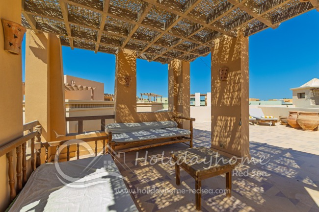 Roof terrace with bis seating area
