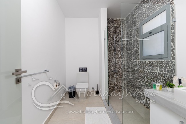 En suite bathroom 1 to the master bedroom 