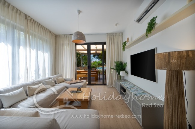 Cozy, modern living room