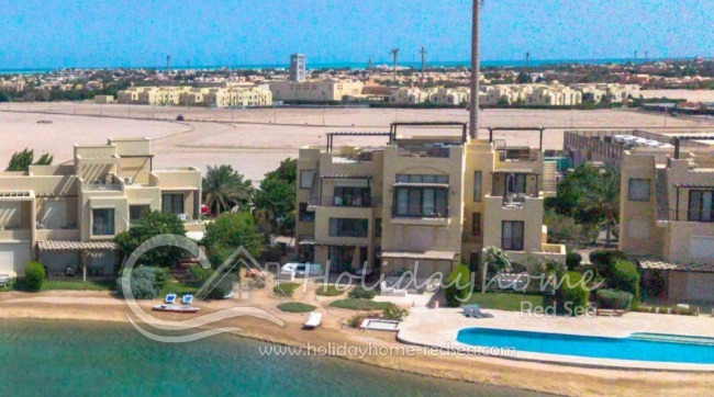 The shared swimming pool is just a few steps away from the townhouse