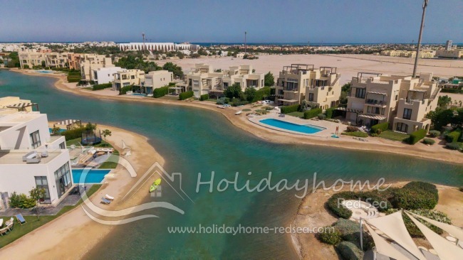 Tawila with its beautiful lagoon, close to the El Gouna Plaza